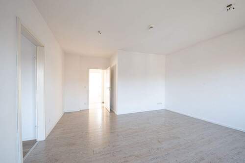 Wohnzimmer (3).jpg - 3 Zimmer Etagenwohnung in Rüdnitz