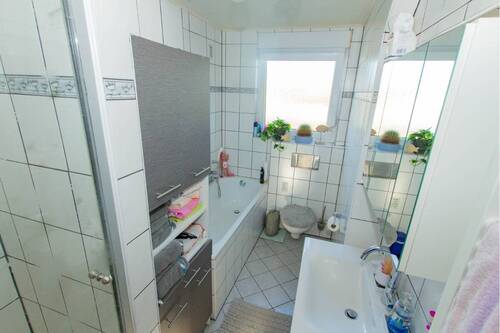 8.2 Wohnung DG, Bad - 