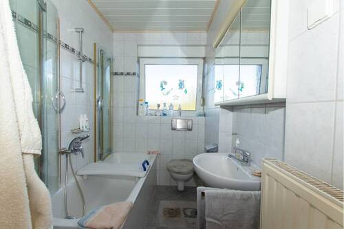 7.1 Wohnung 1. OG, Bad - 