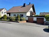 Straßenansicht 1 - 'Drei Wohnungen, ein Zuhause: Einfamilienhaus mit hervorragenden Mietmöglichkeiten!' 'PROVISIONSFREI'