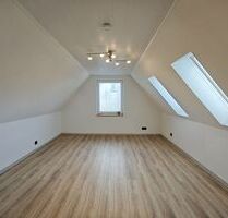 Erstbezug - helle 2,5 Zimmer Dachgeschoss-Wohnung - Tiefenbronn