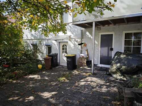 Hauseingang und Eingang Werkstatt - 