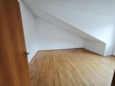 Zimmer 1 - Dachgeschoßwohnung mit 99,00 m&sup2; in Knittlingen zur Miete