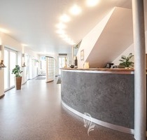Nur 20 Minuten von Würzburg in Arnstein: Hochwertige Physiopraxis & vermietete 4-Zimmer-DG-Wohnung
