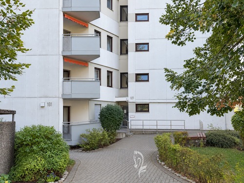 Gebäude Eingang mit Rampe - 