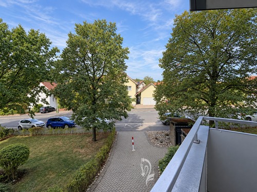 Ausblick Loggia - Komfortabel wohnen in Höchberg – gepflegte 3-Zimmer-Wohnung mit Loggia, Aufzug und Tiefgarage