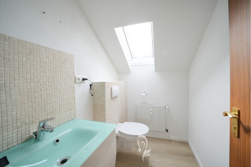 Hauptwohnung DG: Gäste WC - 