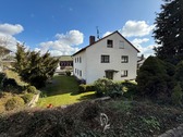 Aussen Garten - Zwei- bis Dreiparteienhaus in zentraler Lage mit Einliegerwohnung und Ausbaupotenzial im DG