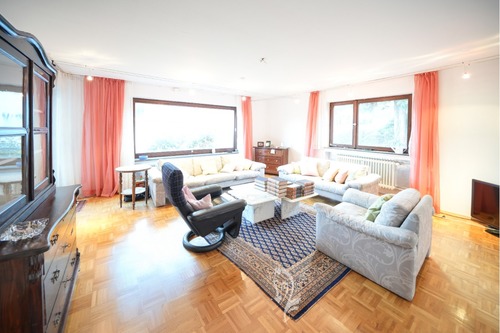 Wohnen EG - 11 Zimmer Zweifamilienhaus in Zell am Main