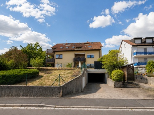 Gebäude Straßenseite - 