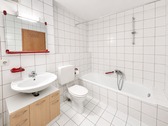 Bad mit Wanne/WC - 