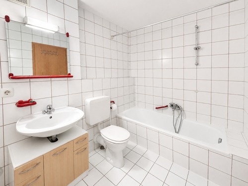 Bad mit Wanne/WC - 