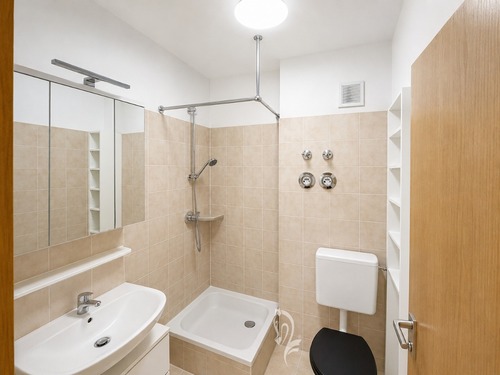Wohnung 1 (Bad) KI optimiert - Etagenwohnung mit 24,98 m&sup2; in Würzburg zum Kaufen