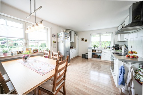 W2, 4 Zimmer, Küche - 