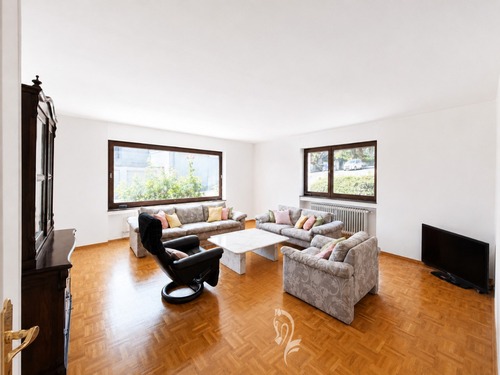Wohnen EG - 11 Zimmer Mehrfamilienhaus, Wohnhaus in Zell am Main