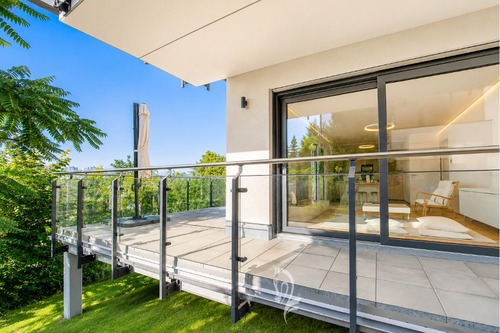 Terrasse - Exklusive 4-Zimmer-Wohnung mit großzügiger Terrasse in hochwertiger Ausstattung