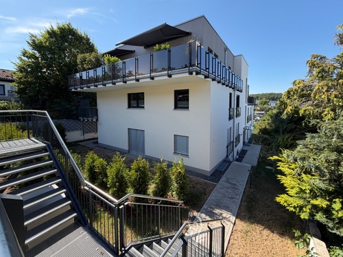 Zugang Gebäude - Erdgeschoßwohnung mit 120,00 m&sup2; in Höchberg zum Kaufen