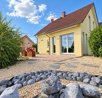 A+ Energieeffizient wohnen im Grünen - Bj 2016: Modernes Einfamilienhaus in Zellingen