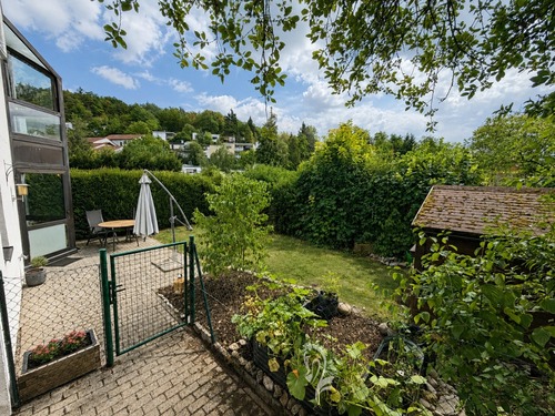 16_Garten_Ueberblick - Ein kleines Stück Freiheit – renovierte Gartenwohnung mit Hausgefühl in Veitshöchheim