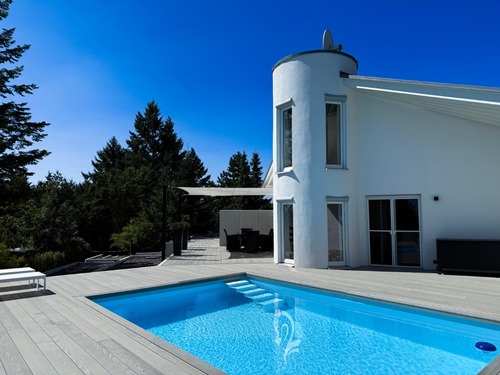 Aussenansicht Blick über die Poollandschaft - Secret Sale: Nur 20 Minuten von Würzburg: Wochend-Design-Unikat in Perfektion!