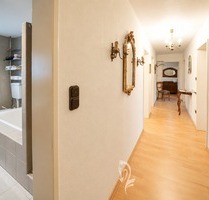 Direkt einziehen! Großzügiges Zwei- bis Dreifamilienhaus mit Garten - Zell am Main
