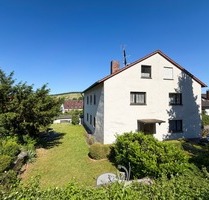 Zweifamilienhaus mit Garten, Ausbaureserve im DG und ausgebautem Bereich im UG - Zell am Main