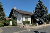 Straßenansicht - Viel Platz für die Familie – großzügiges Haus mit Garten und Ausbaupotenzial im UG