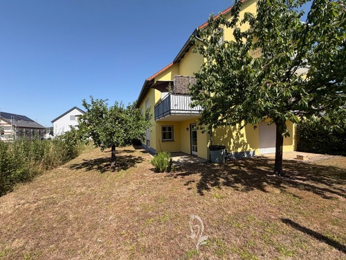 Blick auf die Terrasse - 2 Zimmer Terrassenwohnung in Eibelstadt