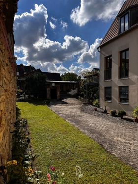 Innenhof mit Neubau - 
