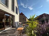Sonnige Balkonterrasse - Traumhaftes Ensemble: Energieeffizientes (A) Einfamilienhaus mit Büro, großem Innenhof & Garten