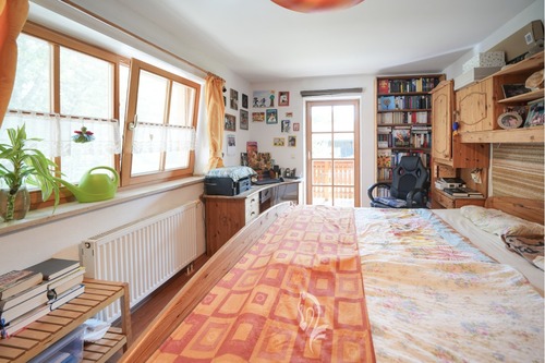 Schlafzimmer mit Zugeng zum Balkon - 