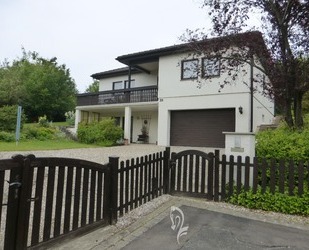 Wohnen mit Weitblick – schöner Bungalow mit Untergeschoss in ruhiger Feldrandlage - Arnstein
