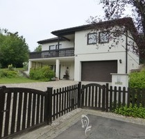 Wohnen mit Weitblick – schöner Bungalow mit Untergeschoss in ruhiger Feldrandlage - Arnstein