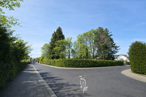 Ansicht Straßenseite - Teilbares Baugrundstück für 2 Einfamilienhäuser oder 2 Doppelhäuser