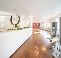 Hochwertige Physiopraxis & vermietete 4-Zimmer-Dachgeschoss-Wohnung - Arnstein