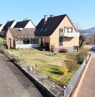 DJI_20260318100604_0006_D - Gepflegtes 1-2 Fam. Haus, neuwertige Heizung, div. Renovierungen, Garten, Doppel-Garage, Terrasse, B