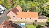 DJI_20250915111124_0014_D - Großer Resthof mit 2 Fam.Haus, Stallungen, Scheune, Garagen & ca. 2.300m² Grundstück