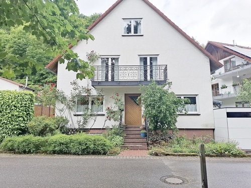 Hausansicht - Geräumiges Haus in ruhiger, aber zentraler Lage