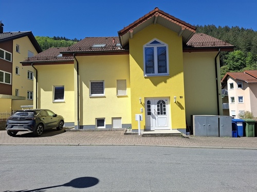 Hausansicht - Seltene Gelegenheit für Kapitalanleger! Dreifamilienhaus im Bestzustand