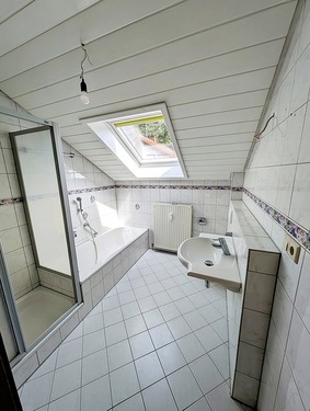 DG - Bad mit Wanne, Dusche - 