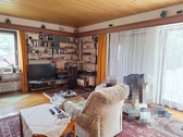 Wohnzimmer mit Terrassenaustritt - 