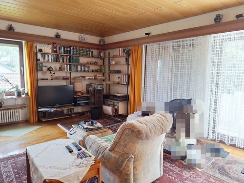 Wohnzimmer mit Terrassenaustritt - 