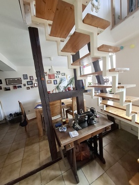 offener Essbereich mit Treppe ins DG - 