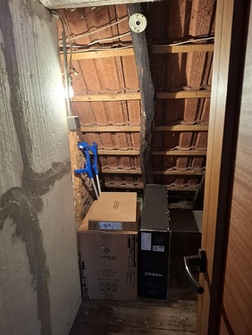 Dachkammer mit Zugang zum Spitzboden - 