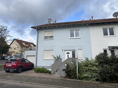 Hausansicht Ost - 6 Zimmer Doppelhaushälfte in Bretten