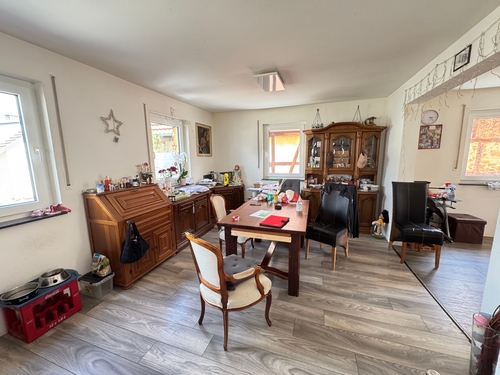 OG Essen - 8 Zimmer Einfamilienhaus in Sulzfeld