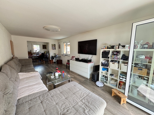 Wohnzimmer - 8 Zimmer Einfamilienhaus zum Kaufen in Sulzfeld