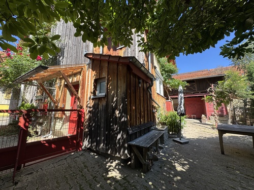 Hauseingang und Innenhof - Einfamilienhaus mit 172,00 m² in Eisingen zum Kaufen