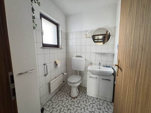 EG WC - 