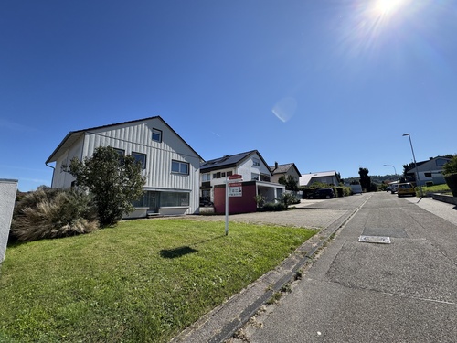 Ansicht Straße - Einfamilienhaus mit 217,00 m² in Oberderdingen zum Kaufen